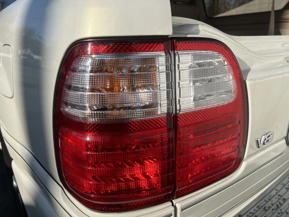 2000 Lexus LX 2nd Gen - Image 23 of 31