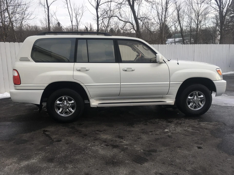 2000 Lexus LX 2nd Gen - Image 2 of 31