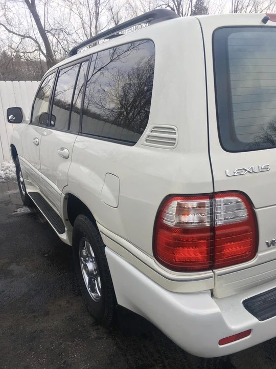 2000 Lexus LX 2nd Gen - Image 17 of 31