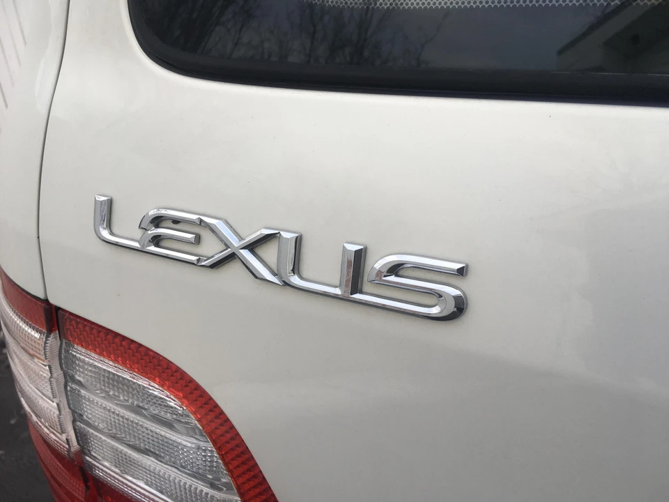 2000 Lexus LX 2nd Gen - Image 24 of 31