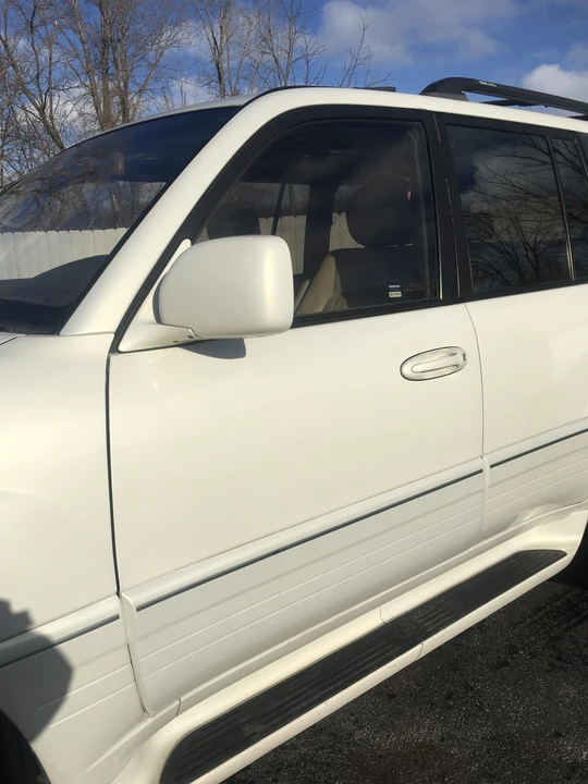 2000 Lexus LX 2nd Gen - Image 10 of 31