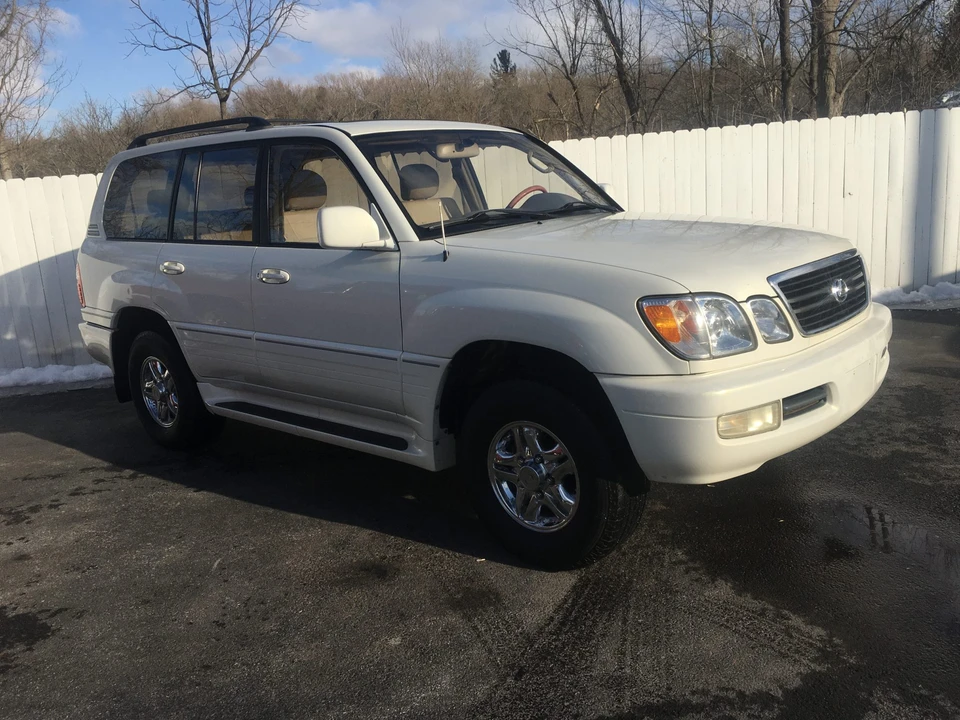 2000 Lexus LX 2nd Gen - Image 3 of 31