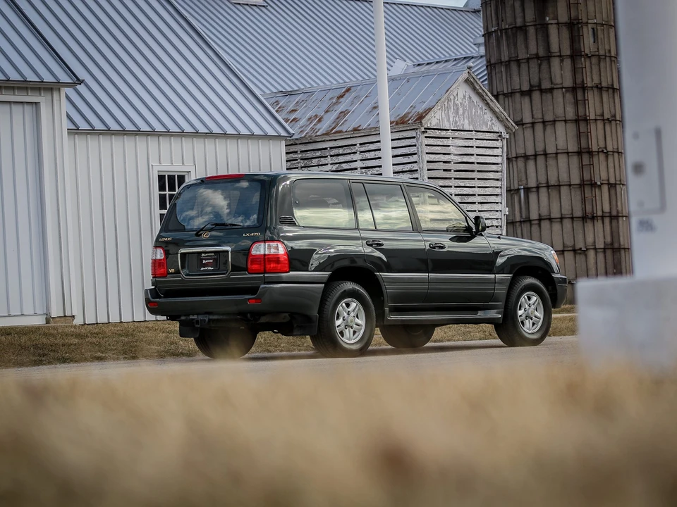 2000 Lexus LX 2nd Gen - Image 29 of 31