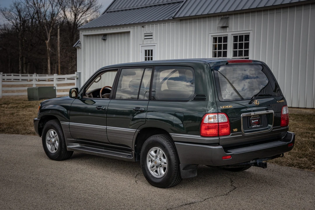 2000 Lexus LX 2nd Gen - Image 14 of 31