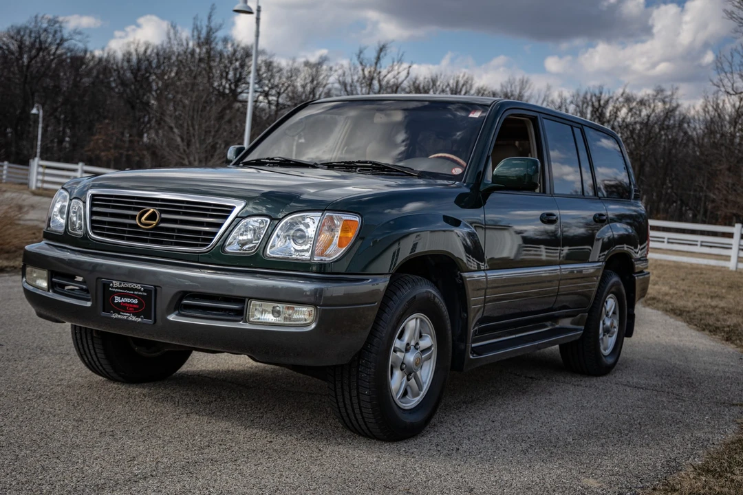 2000 Lexus LX 2nd Gen - Image 9 of 31