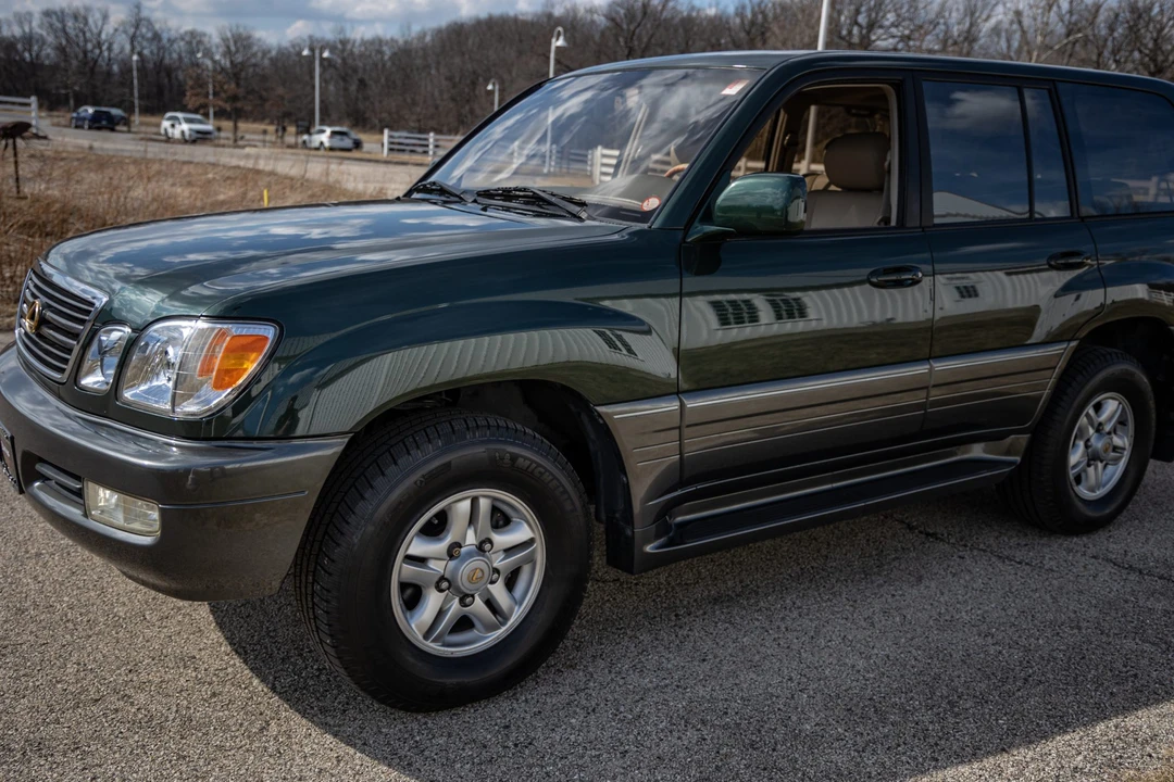 2000 Lexus LX 2nd Gen - Image 11 of 31
