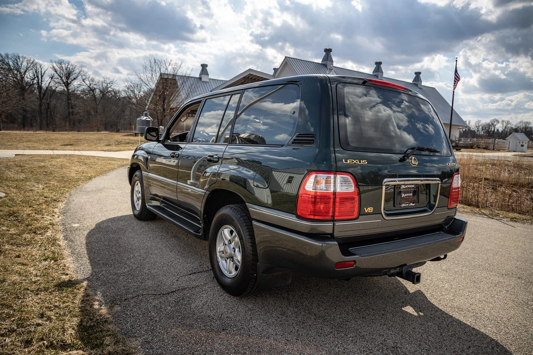 2000 Lexus LX 2nd Gen - Image 16 of 31