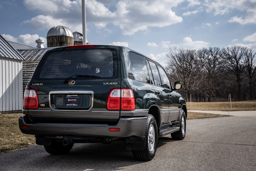 2000 Lexus LX 2nd Gen - Image 24 of 31