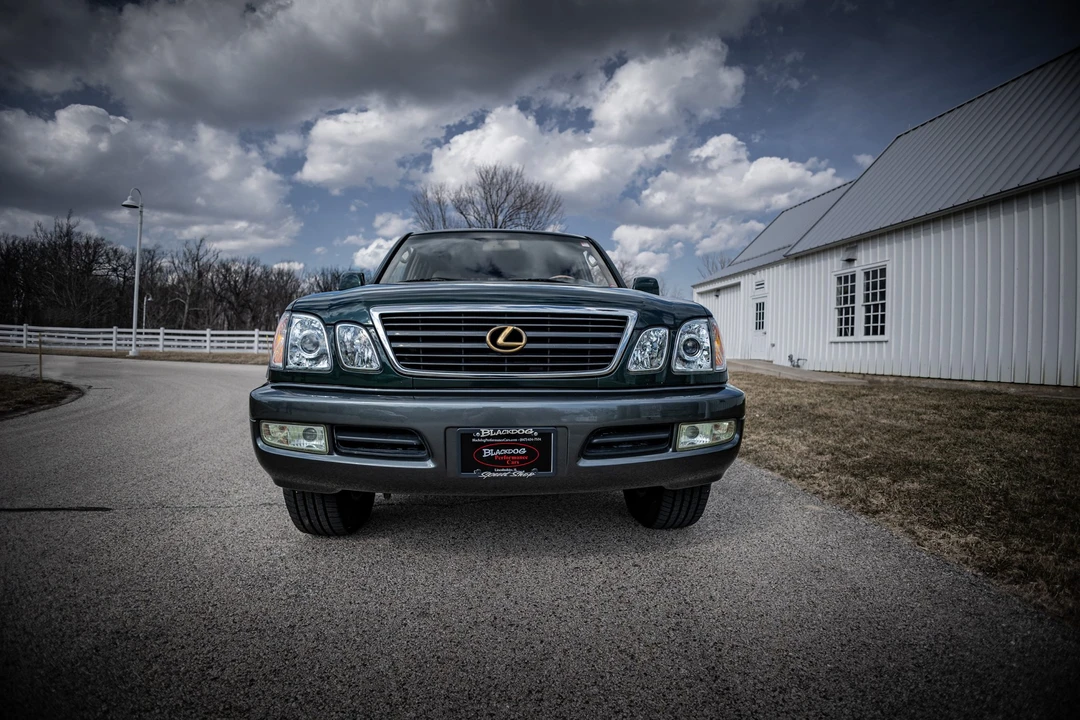 2000 Lexus LX 2nd Gen - Image 2 of 31