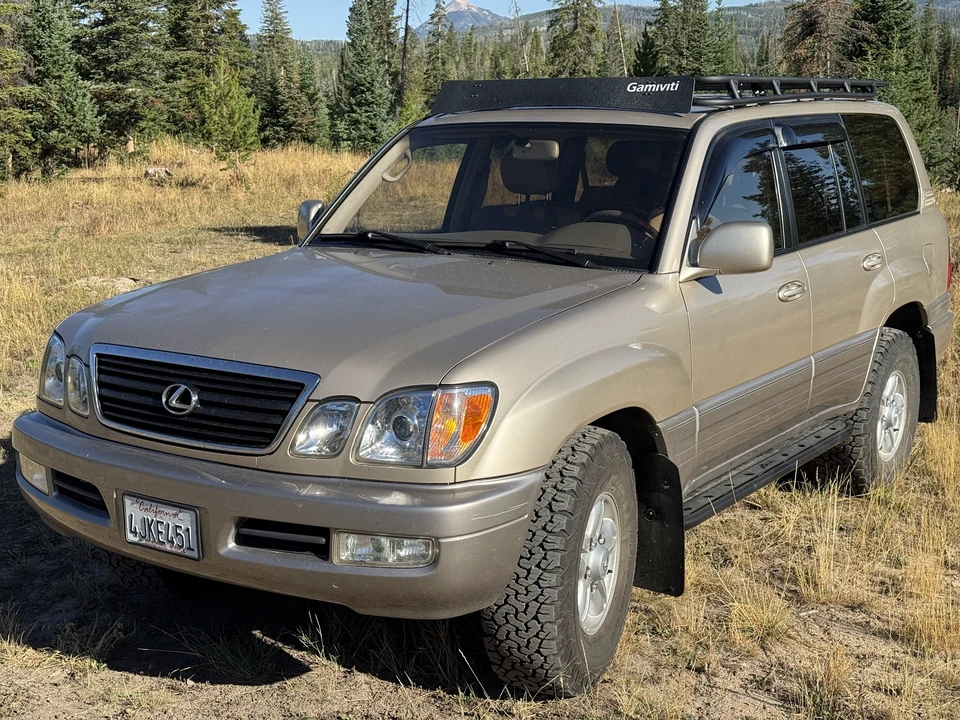 2000 Lexus LX 2nd Gen - Image 2 of 31