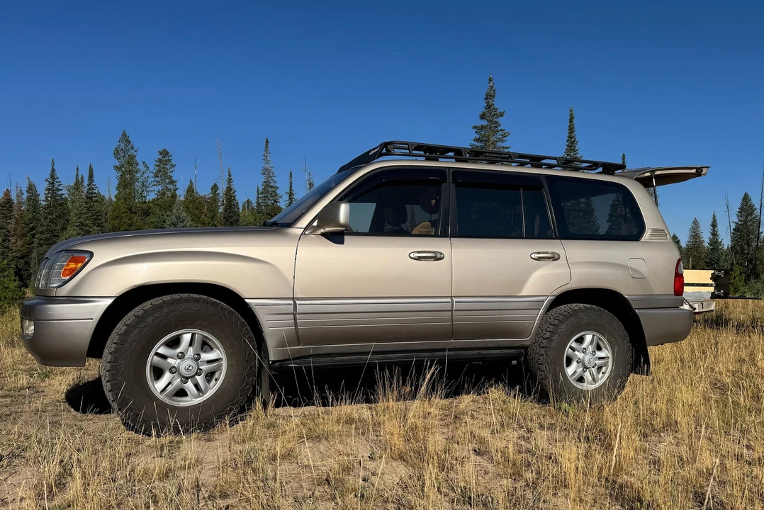 2000 Lexus LX 2nd Gen - Image 5 of 31