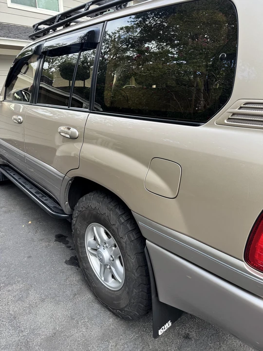 2000 Lexus LX 2nd Gen - Image 23 of 31