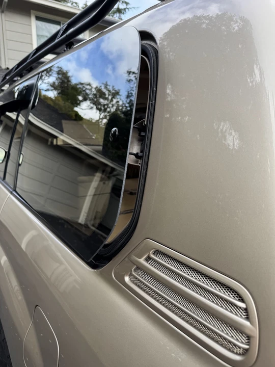 2000 Lexus LX 2nd Gen - Image 25 of 31