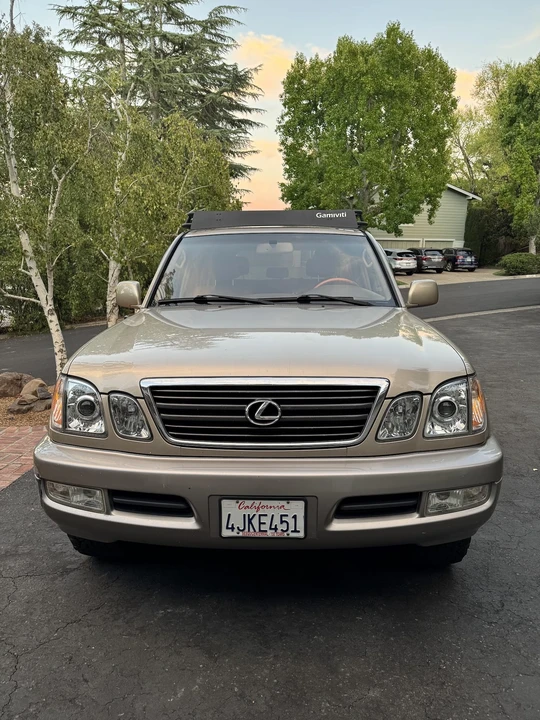 2000 Lexus LX 2nd Gen - Image 18 of 31
