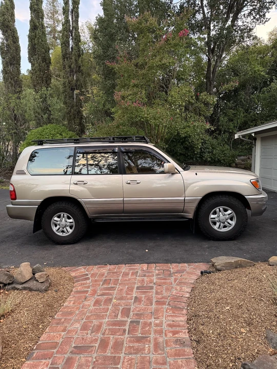 2000 Lexus LX 2nd Gen - Image 15 of 31