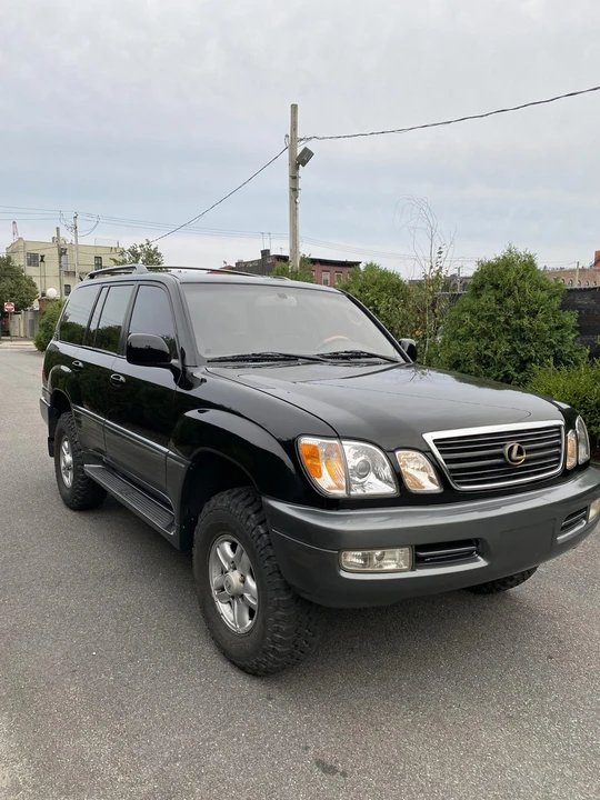 2000 Lexus LX 2nd Gen - Image 15 of 31