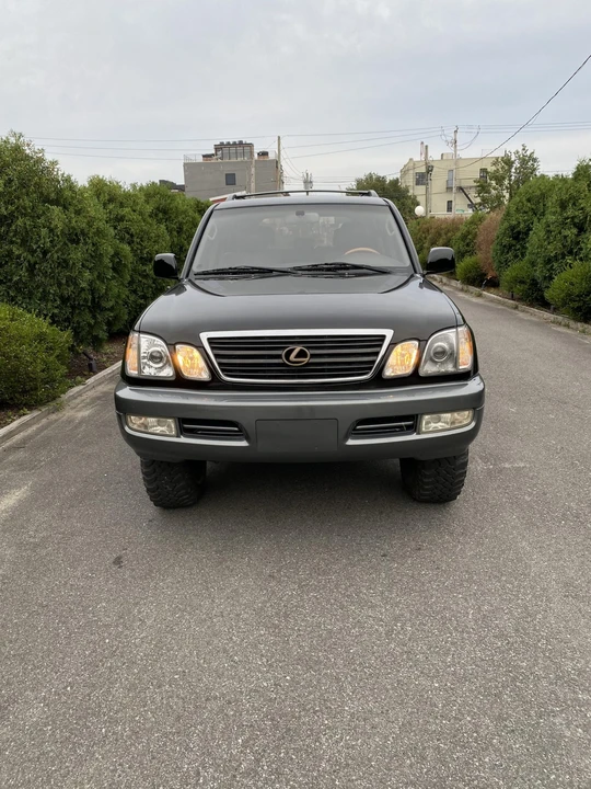 2000 Lexus LX 2nd Gen - Image 18 of 31