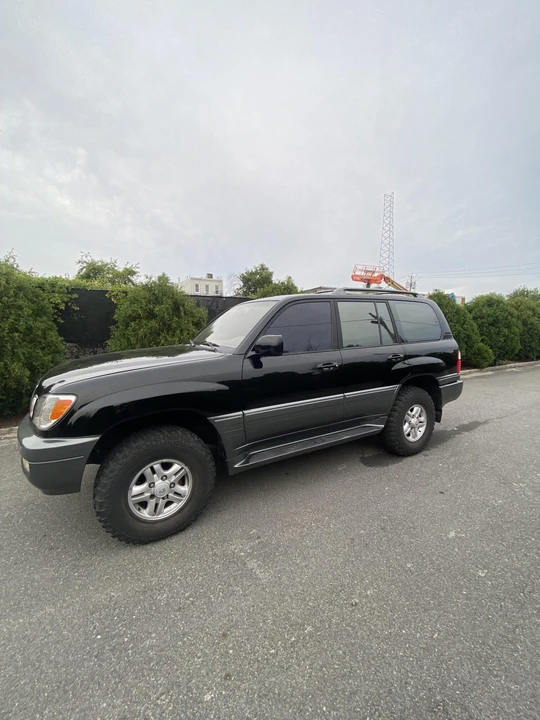 2000 Lexus LX 2nd Gen - Image 4 of 31