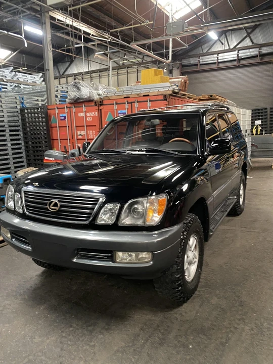 2000 Lexus LX 2nd Gen - Image 3 of 31