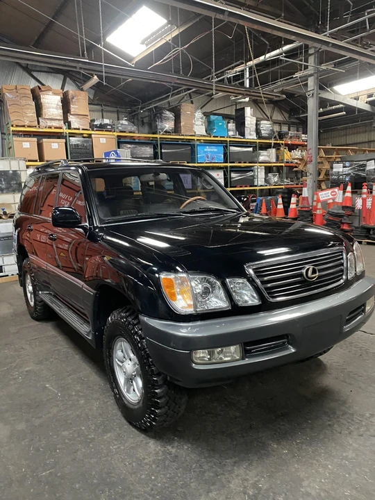 2000 Lexus LX 2nd Gen - Image 14 of 31