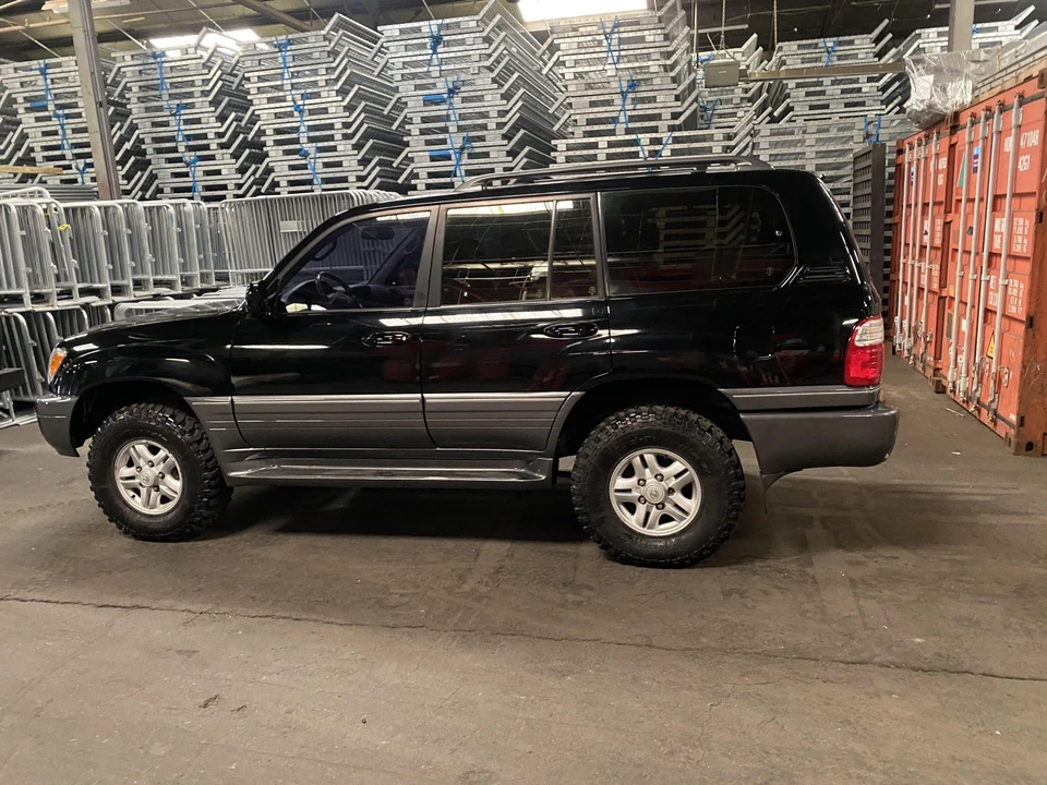 2000 Lexus LX 2nd Gen - Image 5 of 31