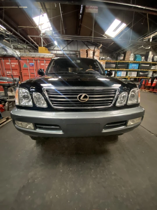 2000 Lexus LX 2nd Gen - Image 17 of 31
