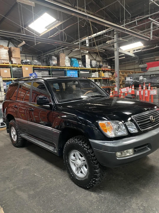 2000 Lexus LX 2nd Gen - Image 12 of 31