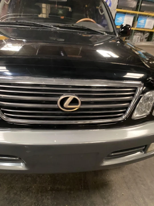 2000 Lexus LX 2nd Gen - Image 22 of 31