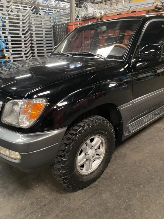 2000 Lexus LX 2nd Gen - Image 25 of 31