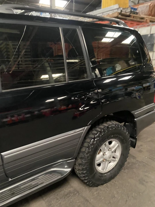 2000 Lexus LX 2nd Gen - Image 31 of 31
