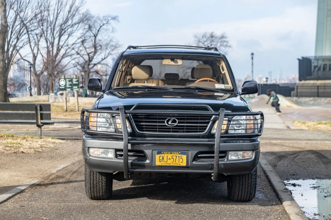 2000 Lexus LX 2nd Gen - Image 9 of 31
