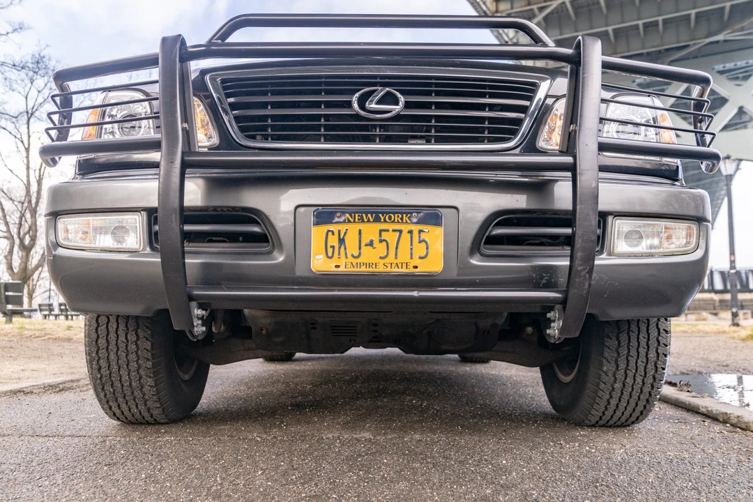 2000 Lexus LX 2nd Gen - Image 11 of 31