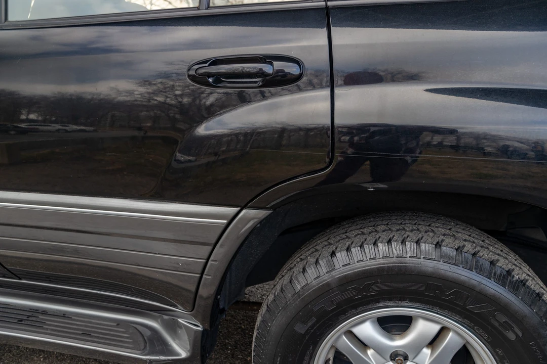 2000 Lexus LX 2nd Gen - Image 30 of 31