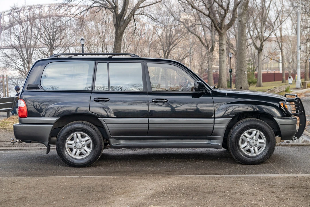 2000 Lexus LX 2nd Gen - Image 7 of 31