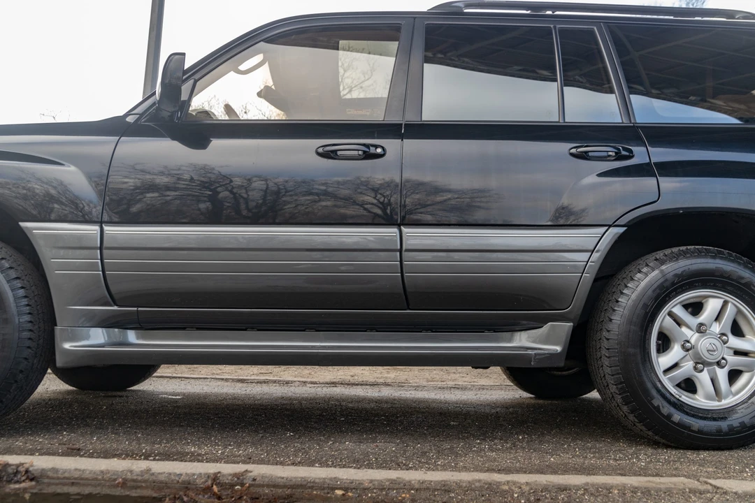 2000 Lexus LX 2nd Gen - Image 23 of 31