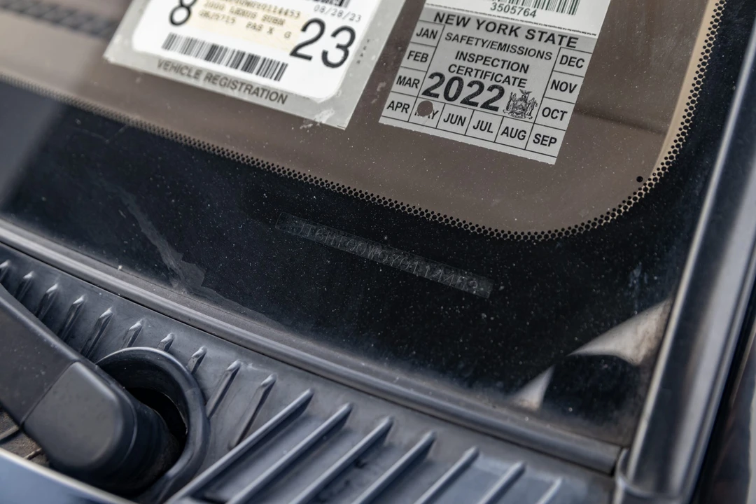 2000 Lexus LX 2nd Gen - Image 22 of 31