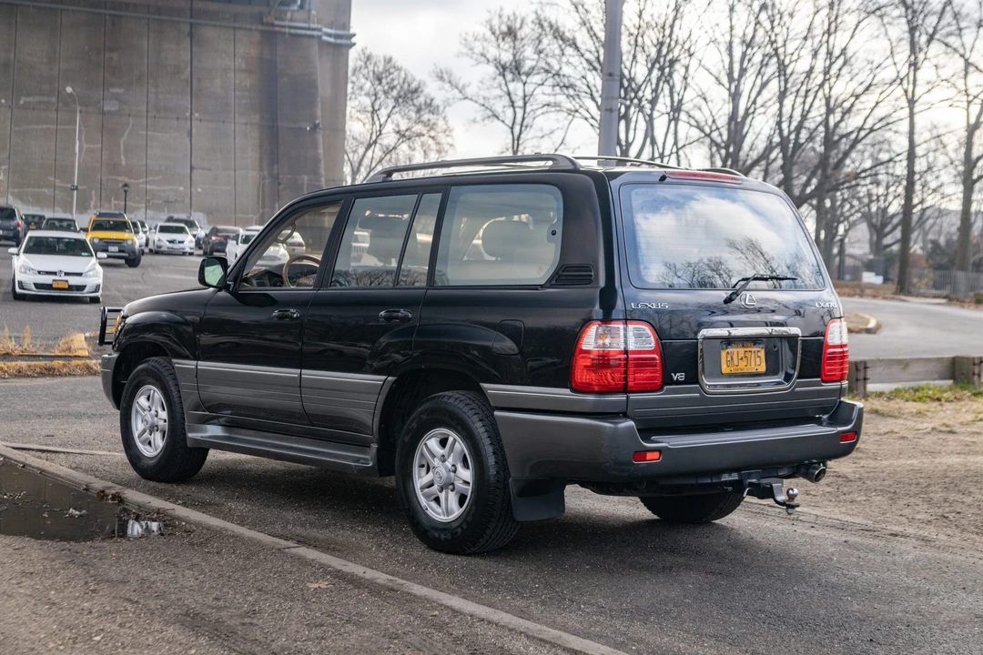 2000 Lexus LX 2nd Gen - Image 3 of 31