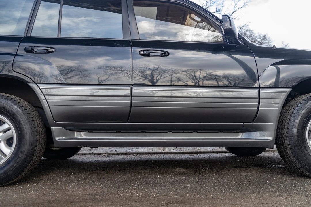 2000 Lexus LX 2nd Gen - Image 24 of 31