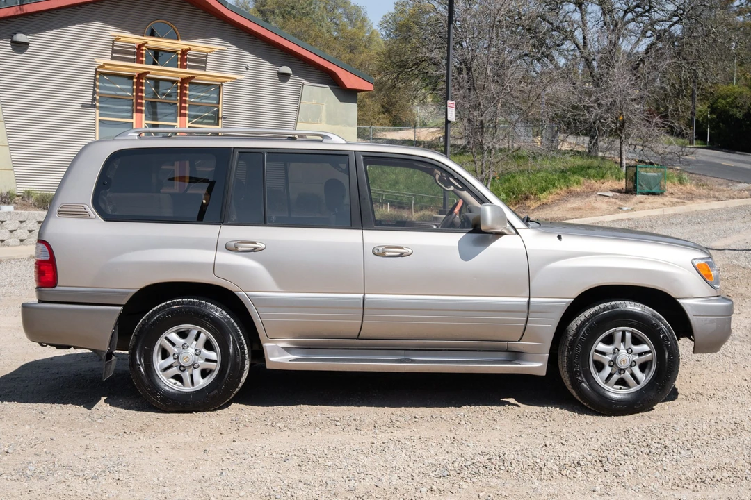 2000 Lexus LX 2nd Gen - Image 8 of 31