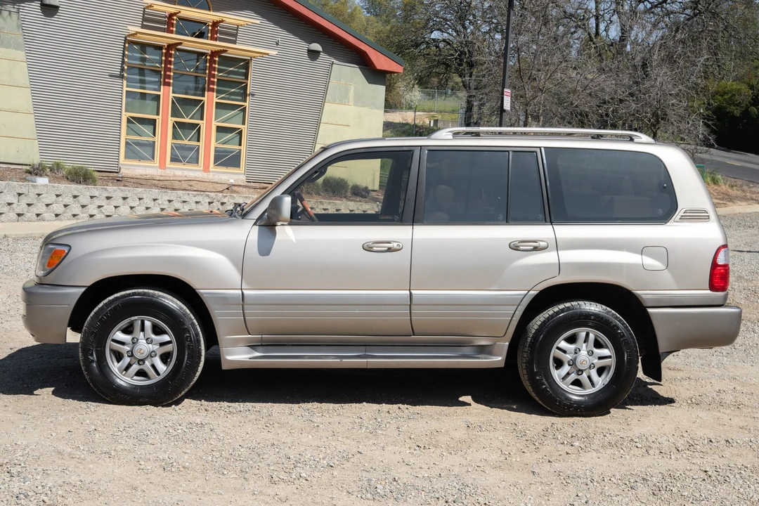 2000 Lexus LX 2nd Gen - Image 4 of 31