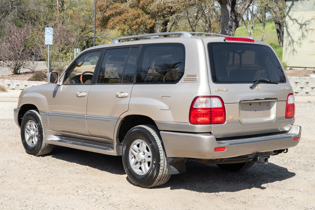 2000 Lexus LX 2nd Gen - Image 5 of 31