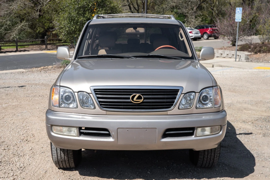 2000 Lexus LX 2nd Gen - Image 10 of 31