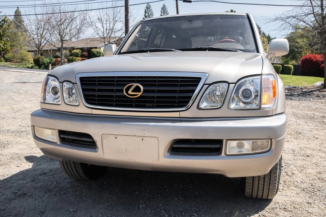 2000 Lexus LX 2nd Gen - Image 19 of 31