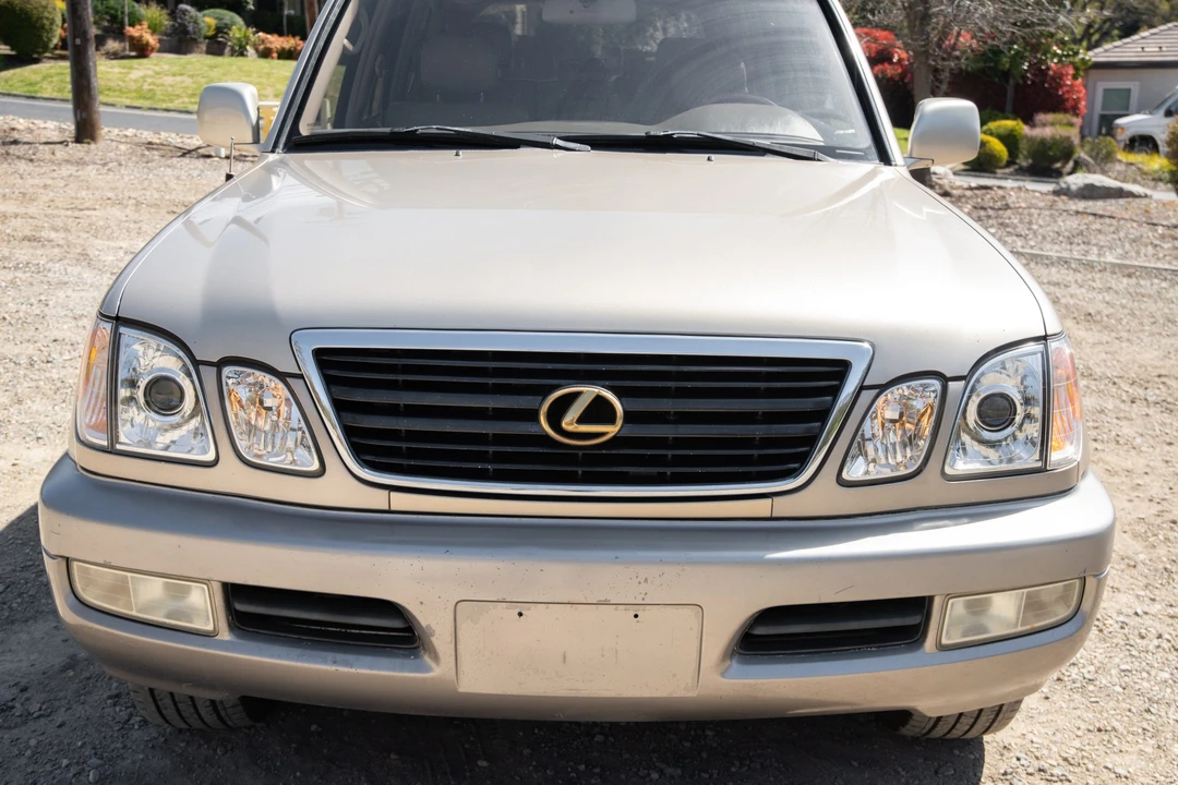2000 Lexus LX 2nd Gen - Image 11 of 31