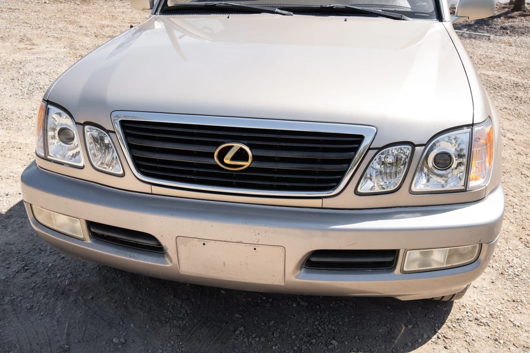 2000 Lexus LX 2nd Gen - Image 13 of 31