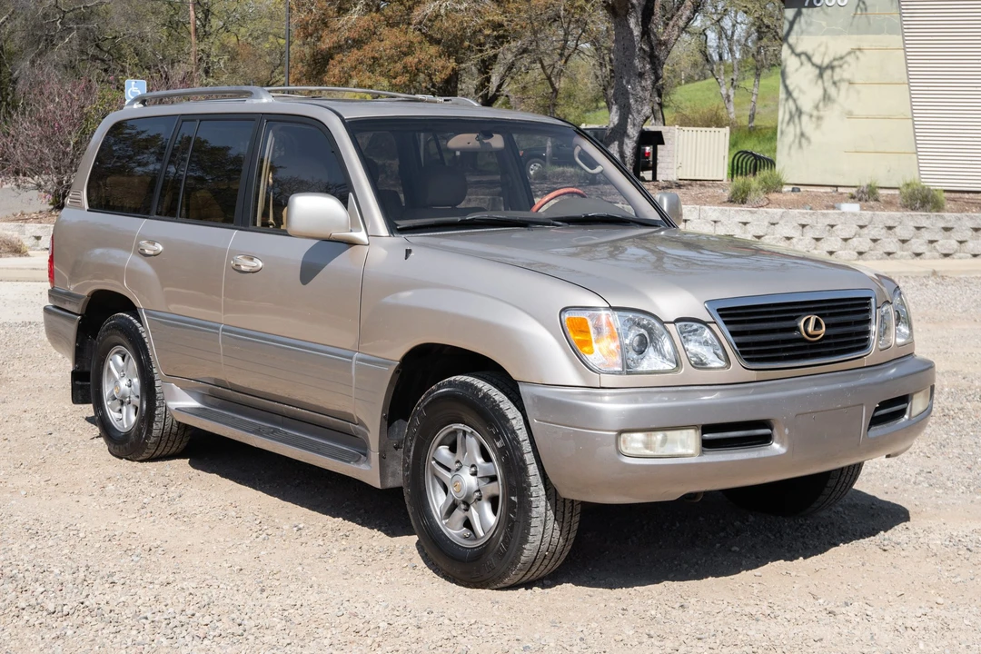2000 Lexus LX 2nd Gen - Image 9 of 31