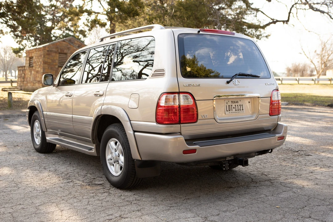 2000 Lexus LX 2nd Gen - Image 4 of 31