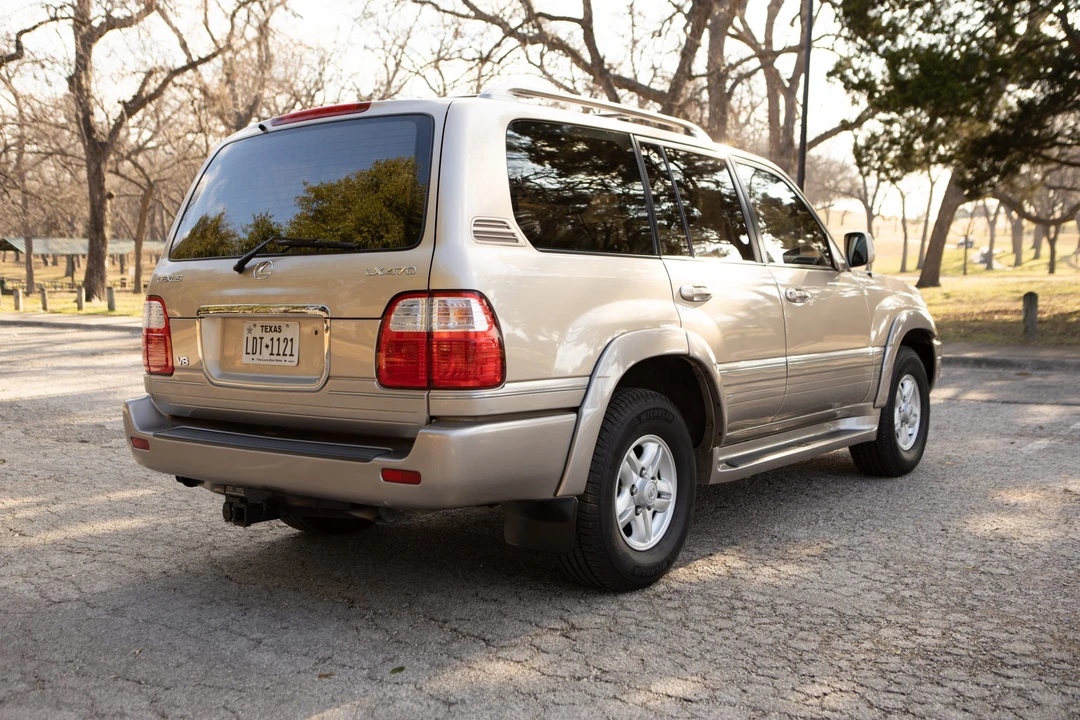 2000 Lexus LX 2nd Gen - Image 7 of 31