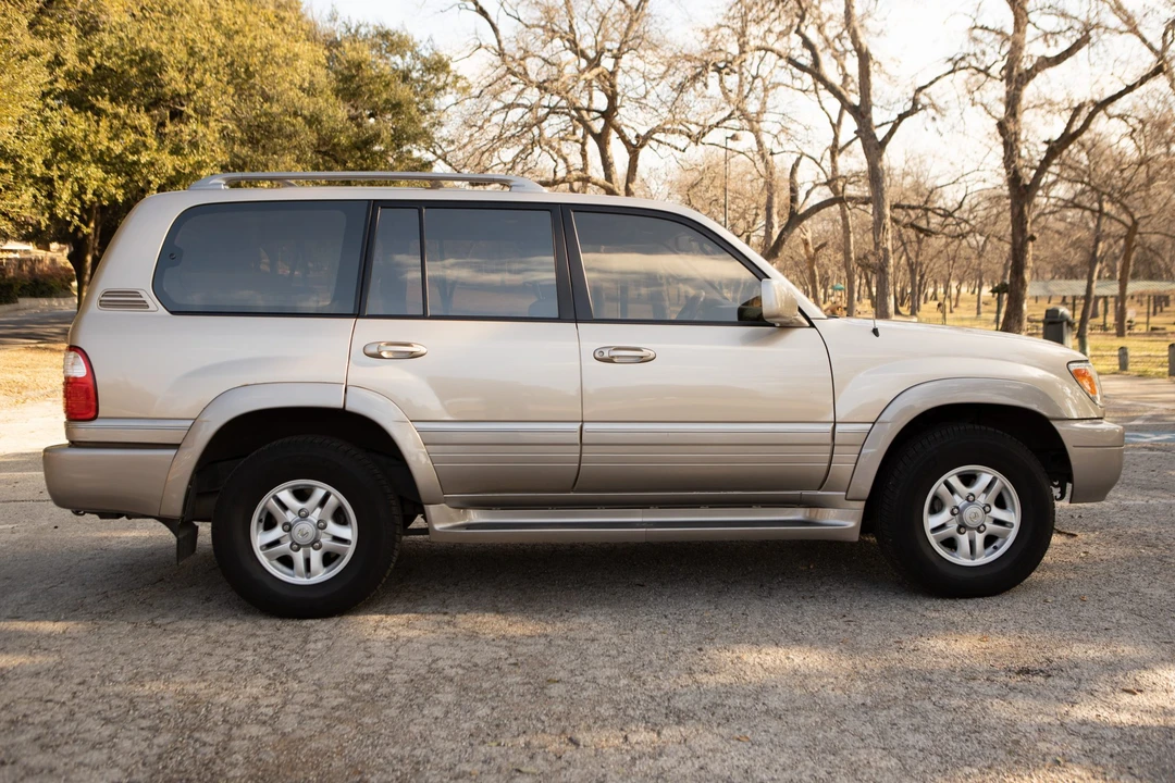 2000 Lexus LX 2nd Gen - Image 8 of 31