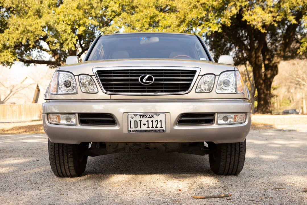 2000 Lexus LX 2nd Gen - Image 10 of 31